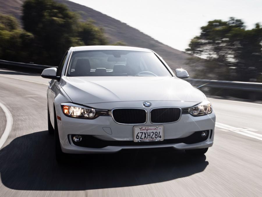  BMW 320i Sedan 2013 года  (US) (фото 12 из 16)